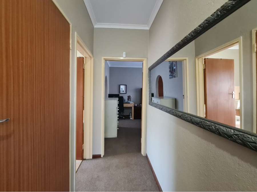 To Let 2 Bedroom Property for Rent in Ifafi North West